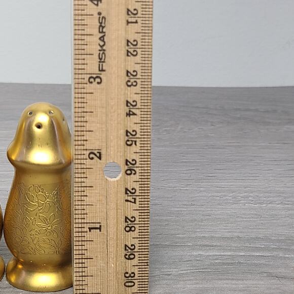 Pickard Etched Rose Daisy Pattern Gold Porcelain Salt Pepper Shaker Set - Picture 5 of 5